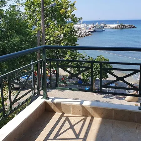 Island N.skioni شقة *